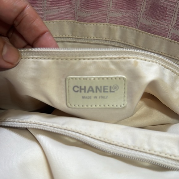 Chanel Tote - Picture 4 of 9